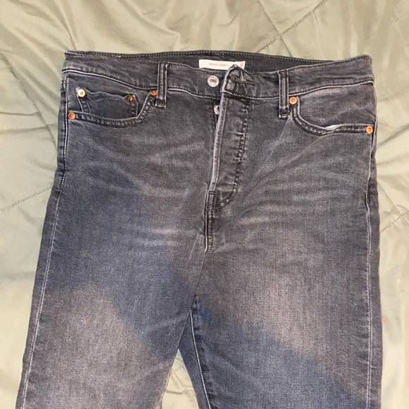 Levi’s Wedgie High Rise Skinny Jeans with Button Closure - Picture 2 of 4